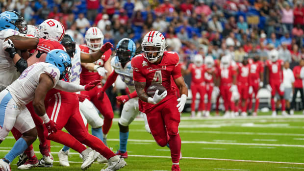May 13, 2023; San Antonio, TX, USA; DC Defenders running back Abram Smith (4) runs in for a touchdown in the first half against the Arlington Renegades at the Alamodome. Mandatory Credit: Daniel Dunn-USA TODAY Sports  